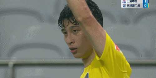 津门虎不虎！伊布附身擒申花？巴顿两脚很致命，都是鬼脚七[捂脸][捂脸][捂脸]。