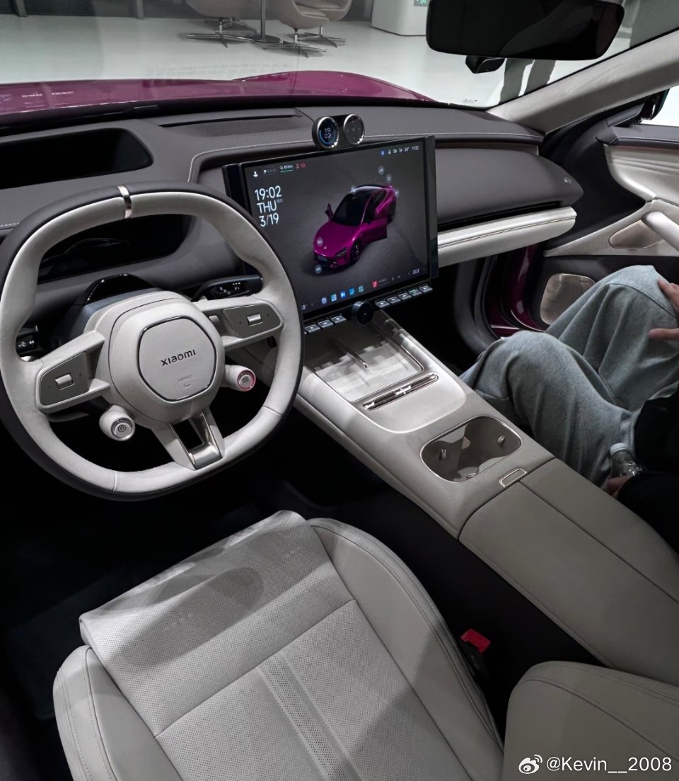 特斯拉和小米SU7这样一对比感觉小米确实好看很多 