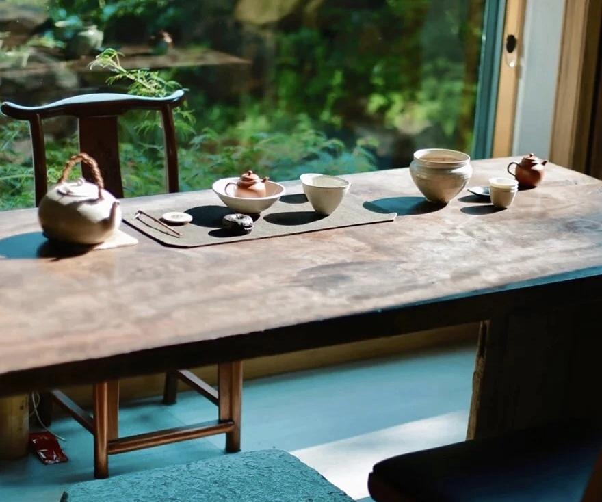 【闲暇，给自己泡一壶好茶，懂得品味生活，才能释放自己的灵魂】
        闲