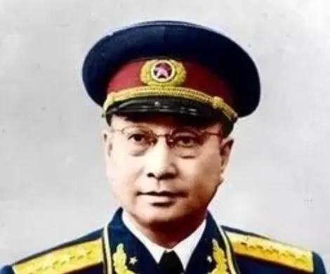 1952年，炮弹专家沈毅被判处死刑，为了捞人陈赓先斩后奏，来到中南海找毛主席，和