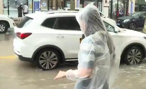 连续10小时的强降雨，大上海变成了大海上！

“连续10小时的强降雨，大上海变成