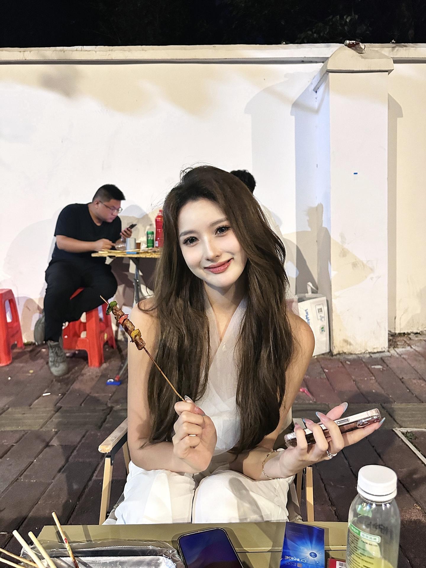 可以是漂亮饭 也可以是路边摊