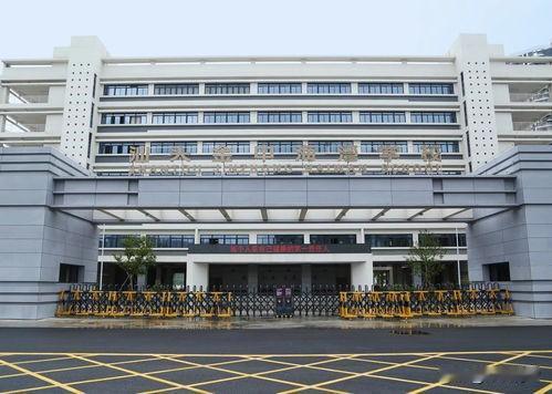 2026年夏季高考人数是1290万人，虽然比2025年减少45万人，但高考的竞争