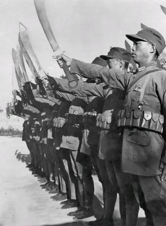 别再被抗日神剧骗了，当年的大刀队和鬼子拼刺刀，败多胜少，根本不是鬼子的对手。
鬼