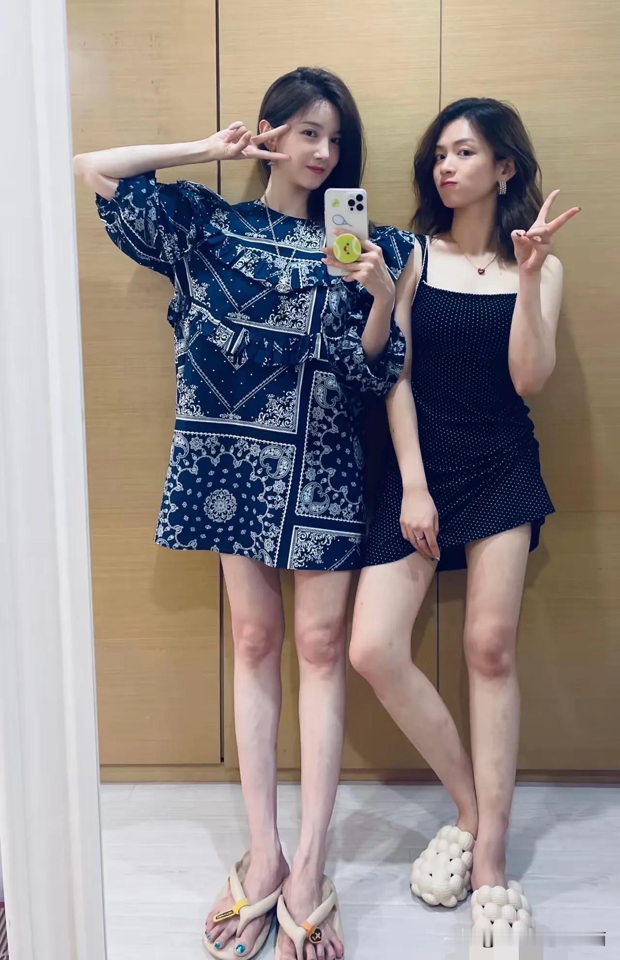 陈小坛长得好看，演技又好，甚至不输给李沁,但是就没有走红。她旁边一起合影的是谁,
