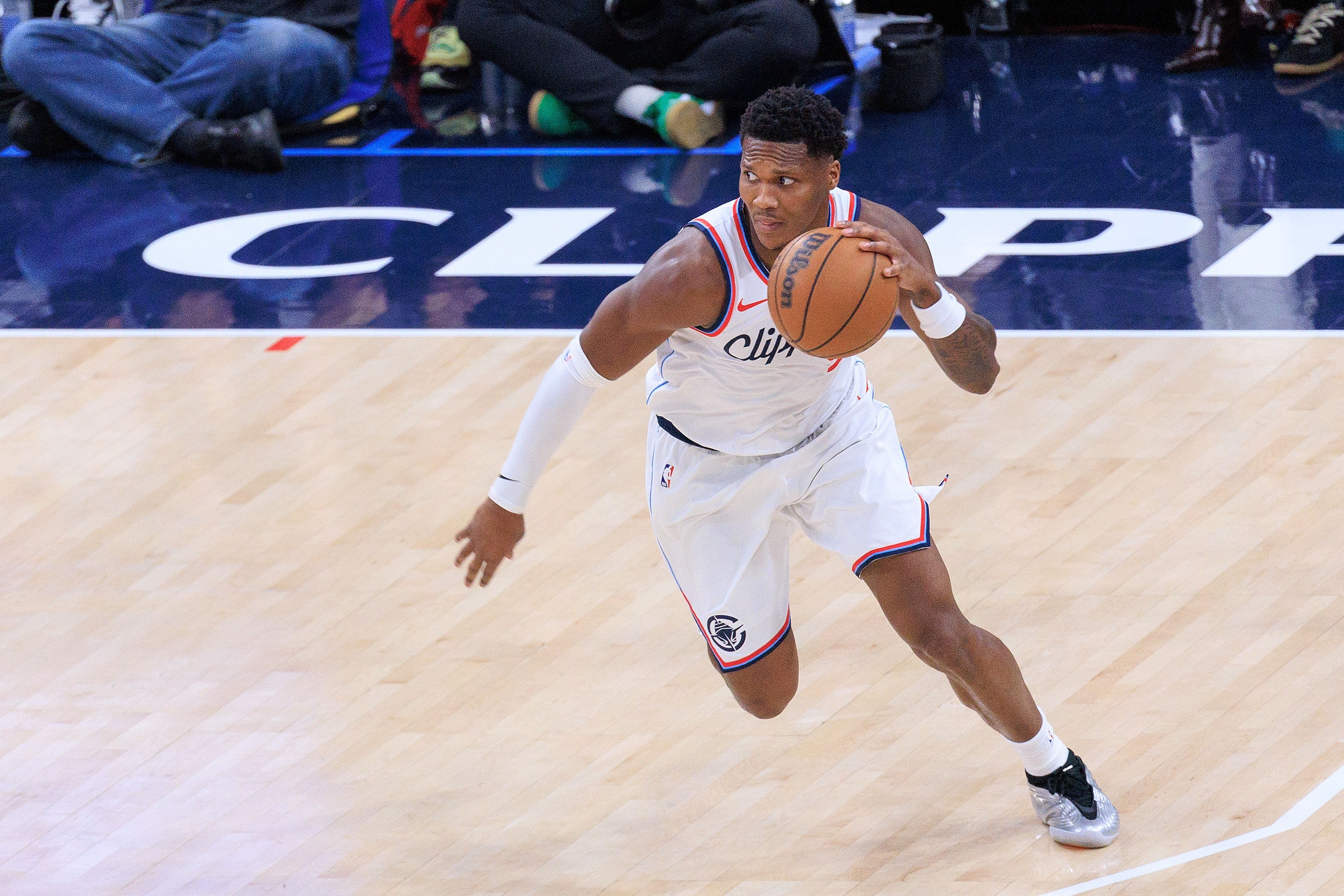 最近3场比赛，马瑟林场均出战31.9分钟，28.3分7篮板3.7助攻，投篮命中率