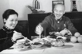 他曾是宋美龄贴身厨师的名厨，在宋美龄去世后选择回到了台湾，然而不久后就突然自尽而