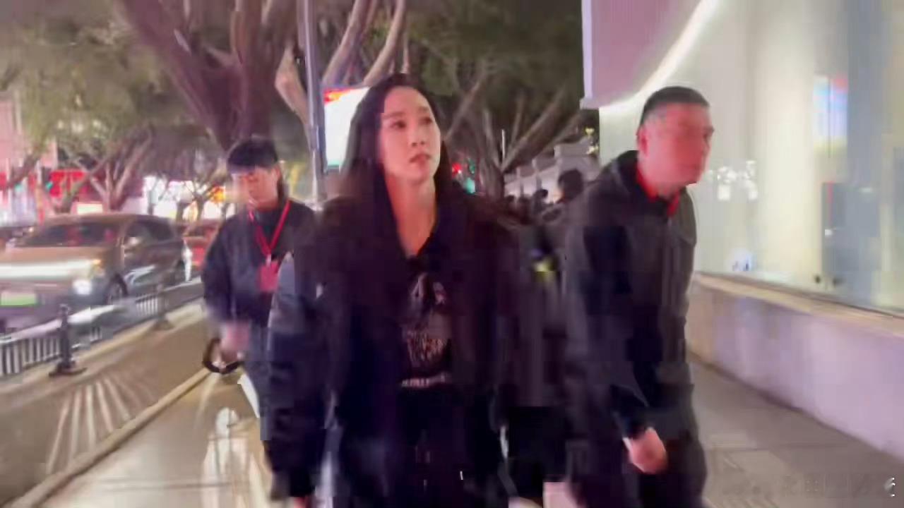 张钧甯路演真是跑着来的 张钧甯路演名场面诞生！《匿杀》广州站遇大堵车，为了不让粉