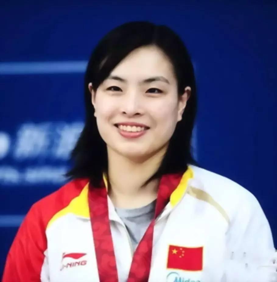 当年，郭晶晶结婚时，想把霍启山介绍给吴敏霞:“我的小叔子看上你了，介绍你认识吧！