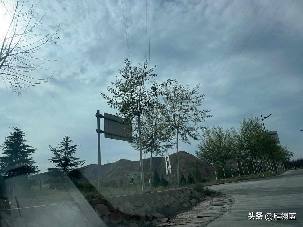 兰州早上的天气和中午都挺好的，中午下班时候我还打了遮阳伞回家。
谁知道睡了一觉醒