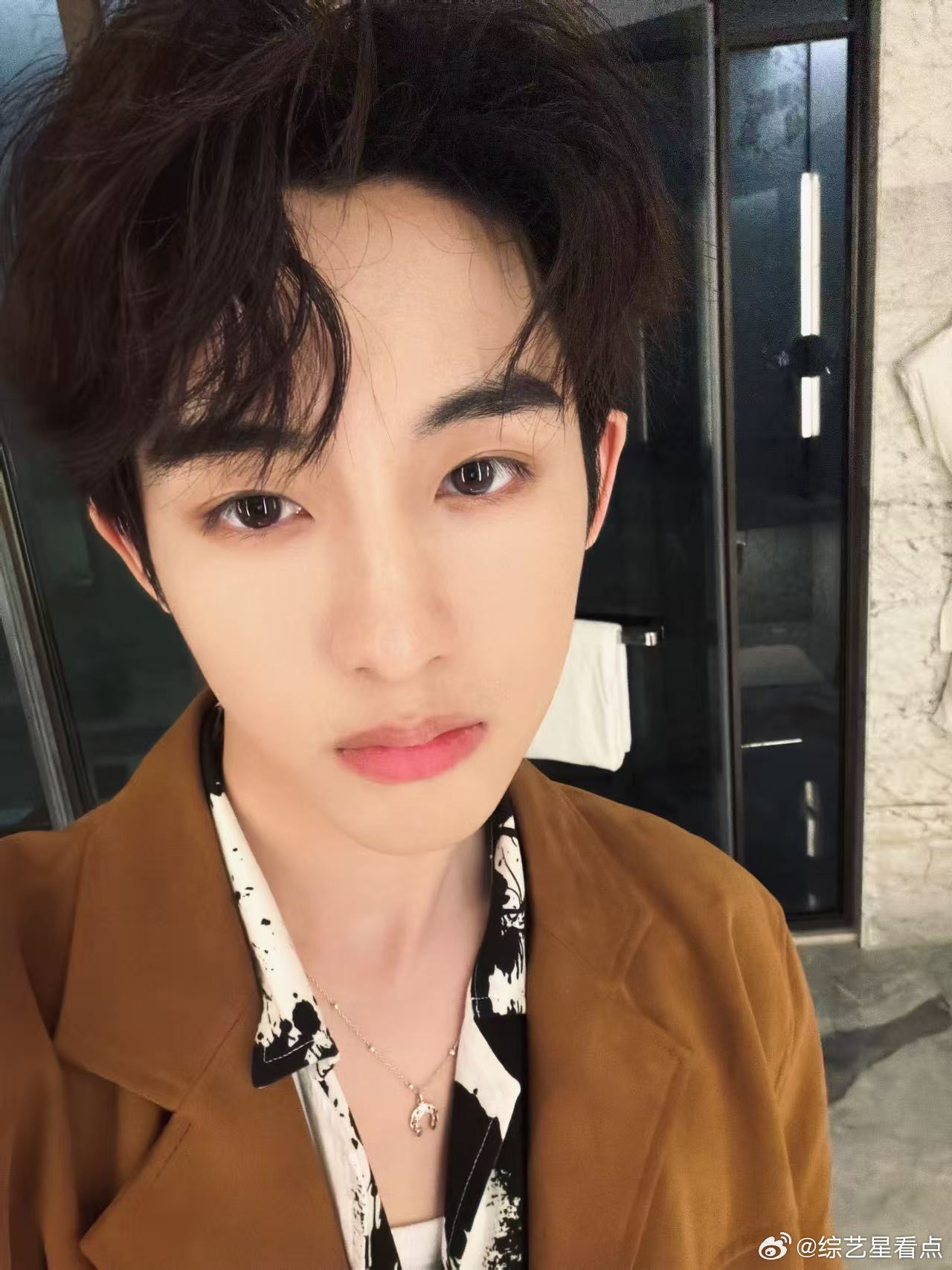 董思成风华合伙人官宣海报 终于等到了新的综艺官宣了呀，太爱董思成风华合伙人官宣海