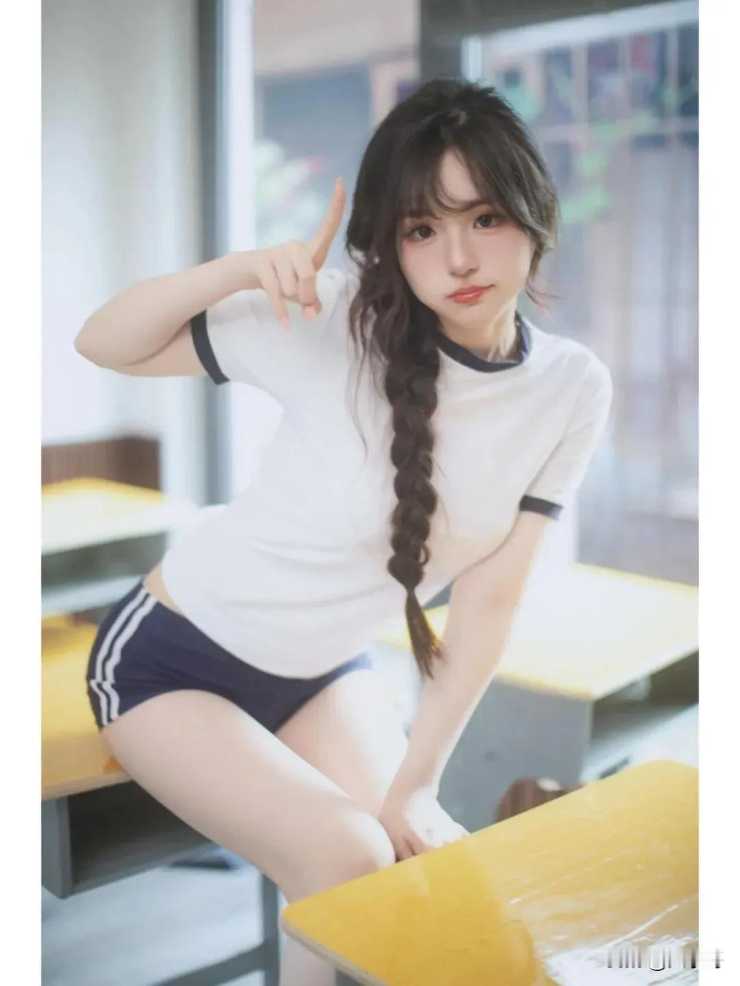 冬日生活打卡季穿着体操服的妹子，可爱又性感，你喜欢吗[爱慕]