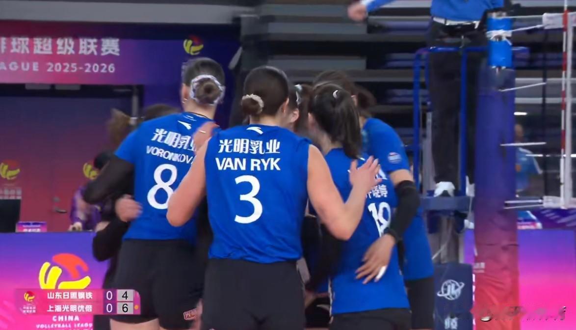 正在直播上海女排VS山东女排！沪鲁女排半决赛之战，双方尽遣主力阵容，蔡斌依然是用