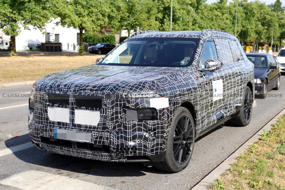 车市热门 宝马即将推出其全尺寸旗舰纯电SUV iX7。近日，该车原型车在测试中被