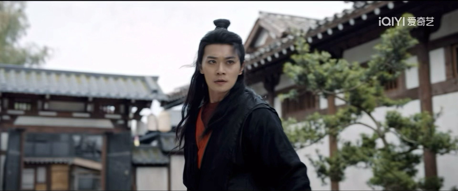 曹骏真的好帅啊，帅在一种周身气质、气场和气运。尤其是打戏和眼神戏，一看就是从黄金