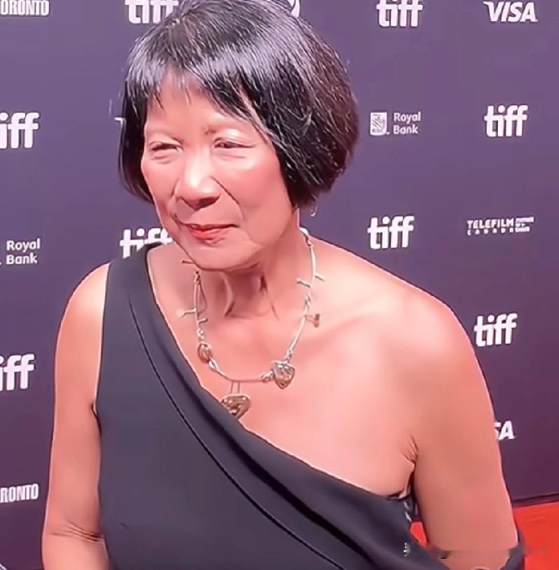 抛开其他因素，单论个人魅力，68岁的Olivia Chow市长着实风采卓然。她幽