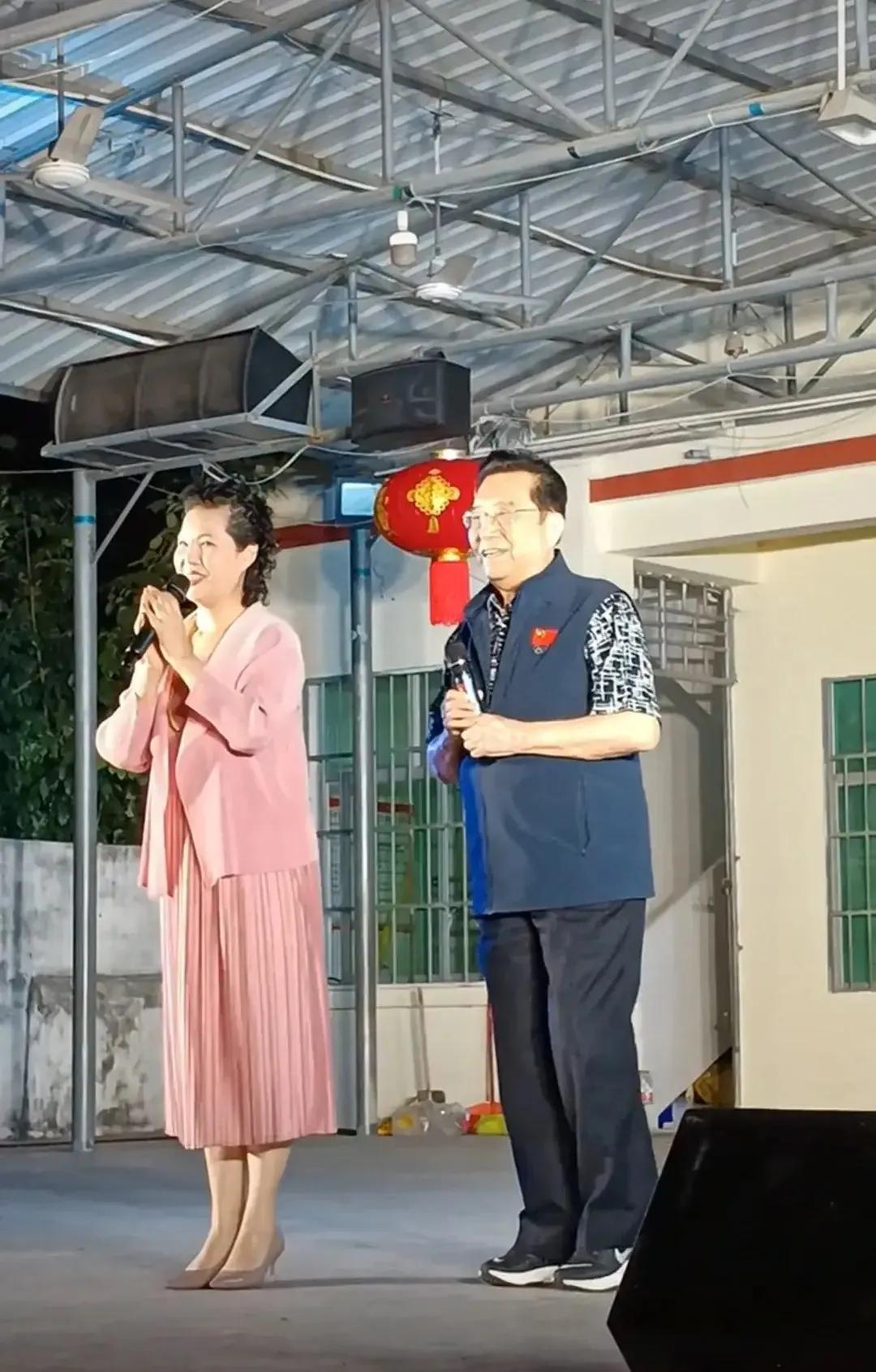 李双江梦鸽夫妇现身海南那等村过春节！被邀参加农村春晚，夫妻俩称那等村为第二故乡，