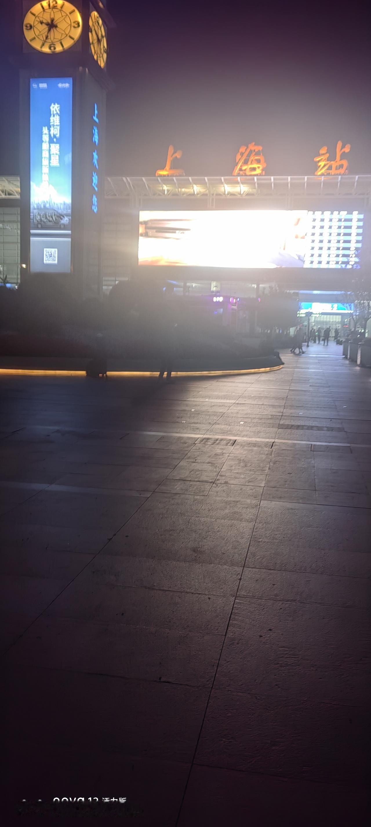 带薪保姆
上海我来了
昨天晚上9.30分抵达上海，打个网约车到闵行区浦江镇（女儿
