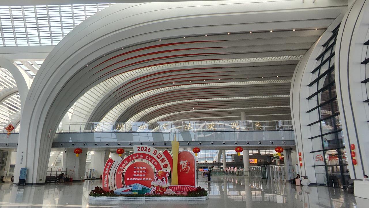 今日登上K600次列车的卧铺，从广州白云一路向北奔赴北京丰台，开启这场跨越大半个