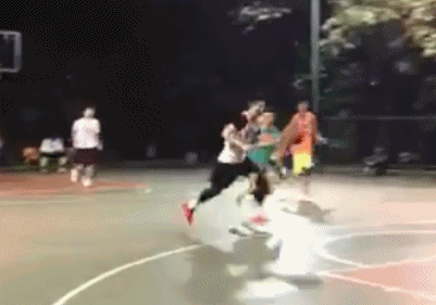 体验一把暴力扣篮的感觉