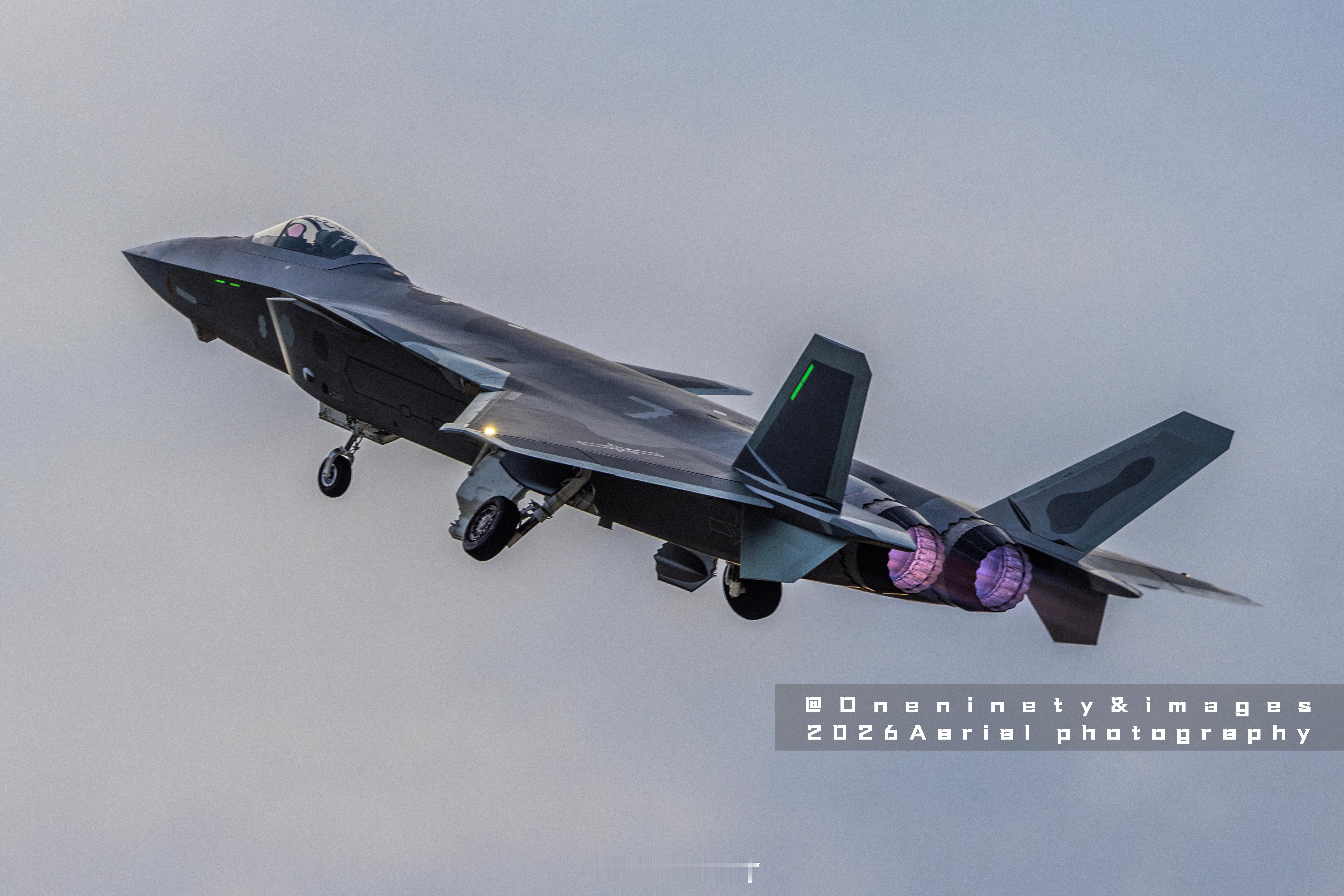 昂首升空，加力起飞190视角航空创作计划