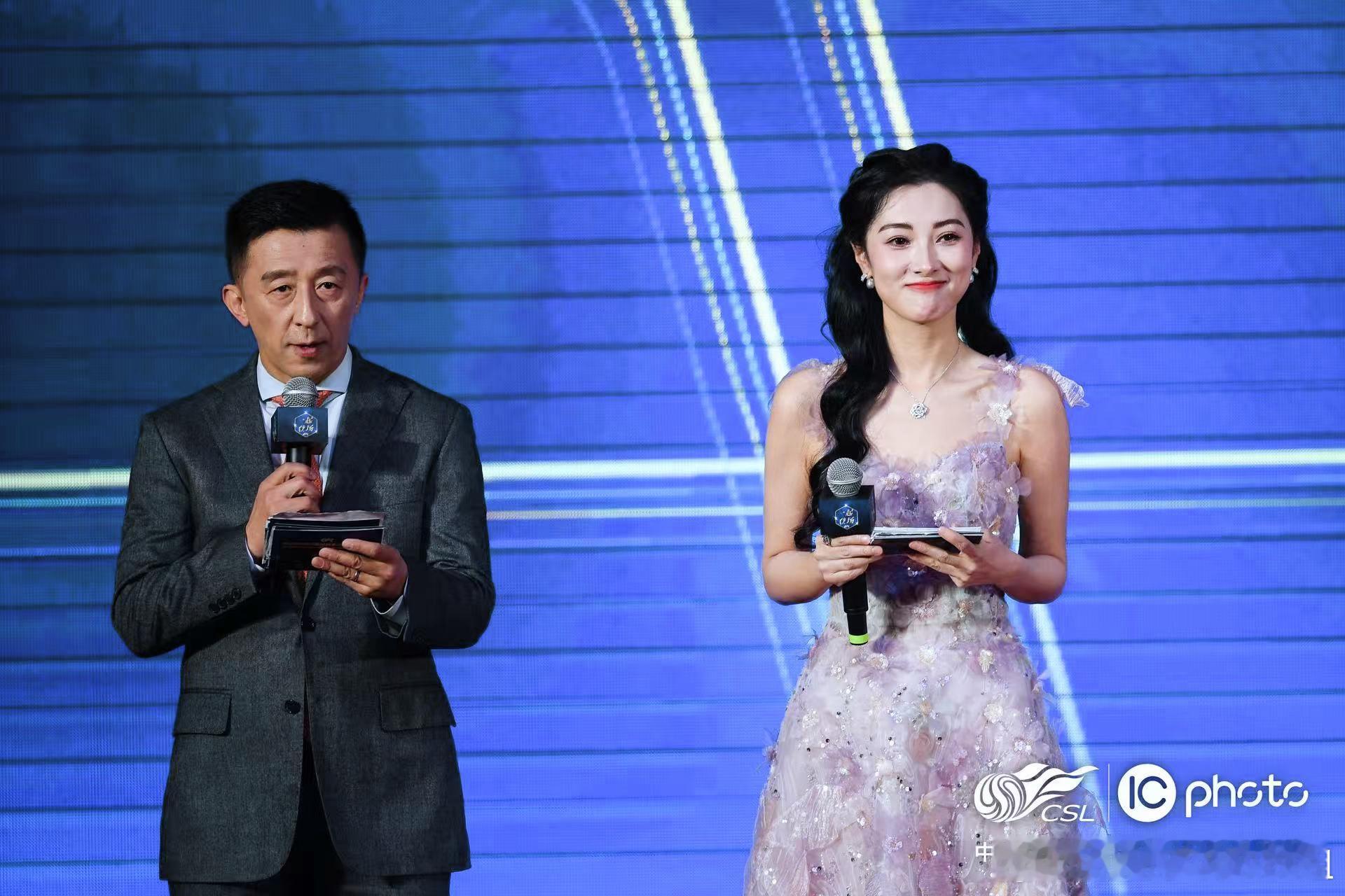 🏆2025赛季中国足球职业联赛颁奖会，是时隔6年职业联赛再次举办盛典。遥想20