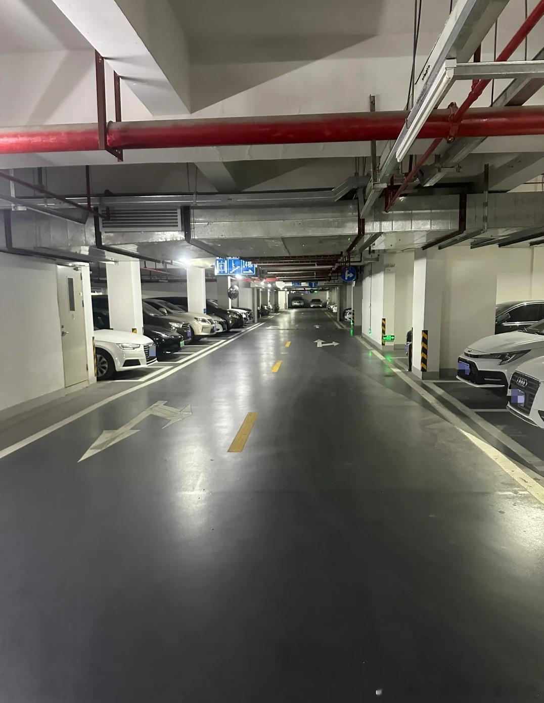 今天真冷，降温来得猝不及防！晚上开车时开了点窗，冷风直接就灌了进来，简直透心凉…