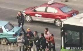 天狂有雨，人狂有灾！陕西西安，女子带全家6口乘坐出租车，司机认为超员拒绝她们搭乘