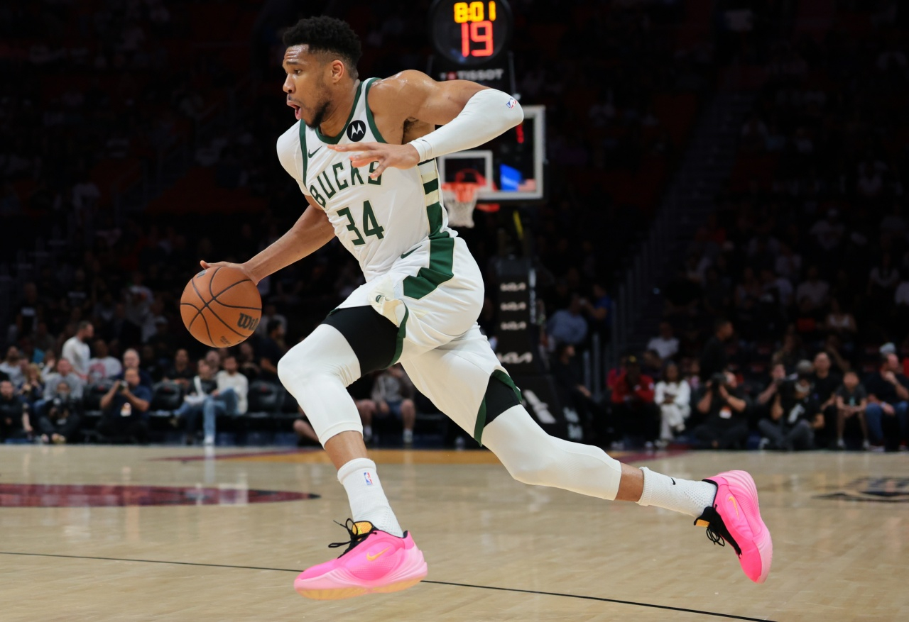 #字母哥对雄鹿要求他赛季报销感到不满# 根据Shams消息：“雄鹿希望字母哥剩余