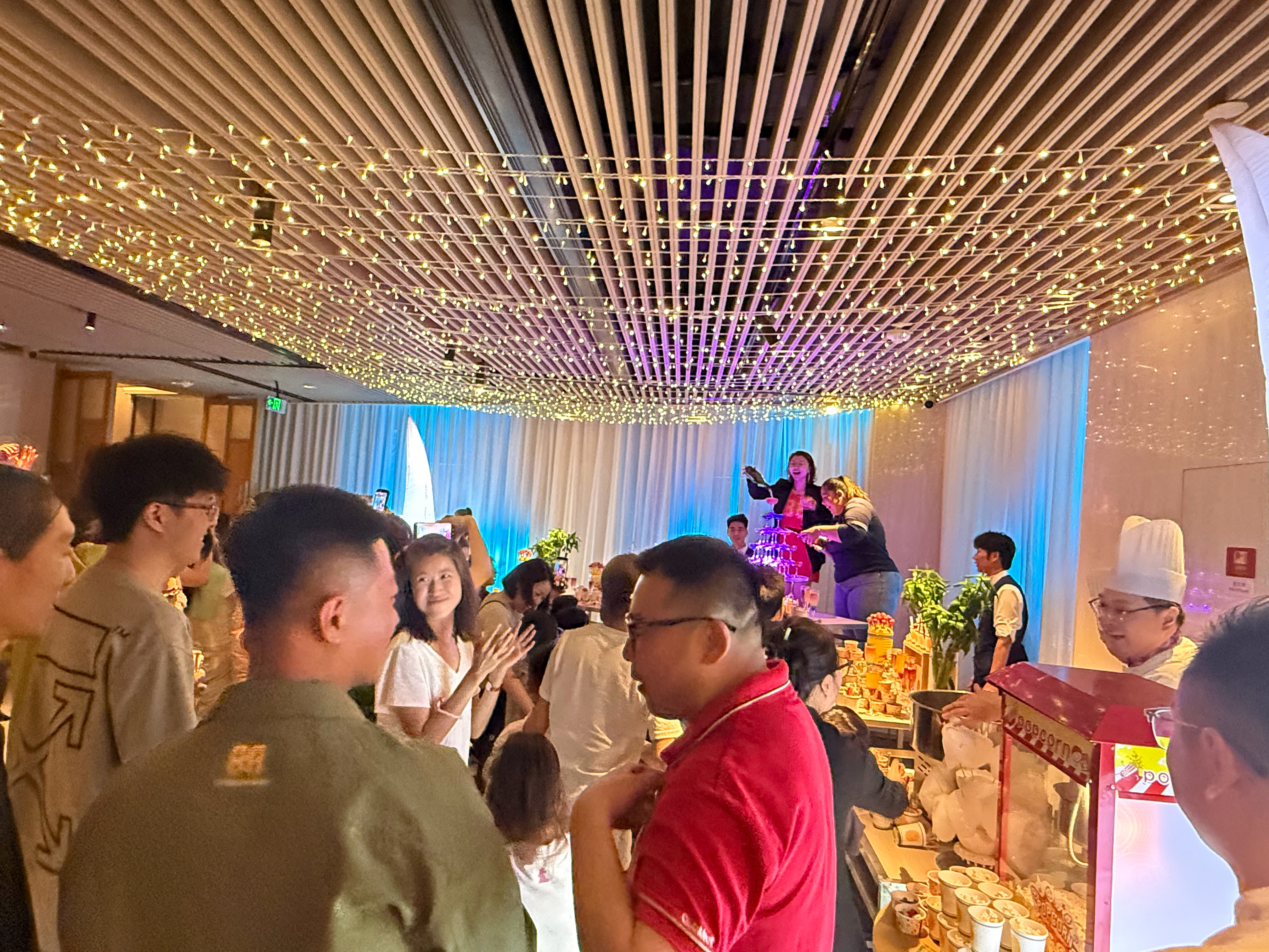 表演了还有庆功宴🎊妹很认真喝了庆功酒（无酒精 