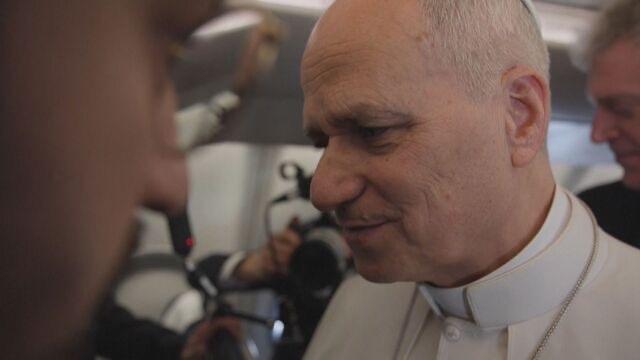 批评罗马教皇，真是“疯了”
由于罗马教皇多次批评特朗普发动战争
而特朗普则不客气