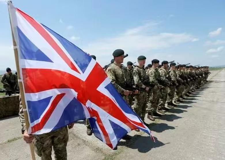 英国太傻了，刚提供空军基地供美国使用，转头美国就停止了对伊朗的打击！针对美军日前