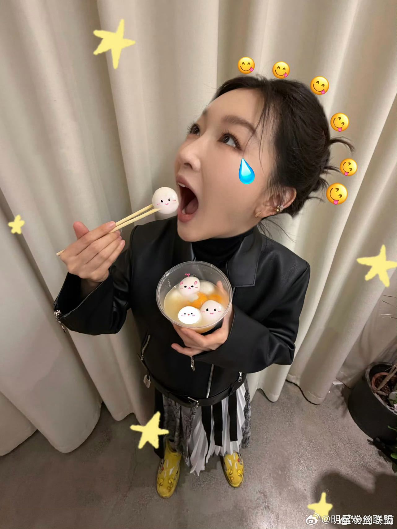 周冬雨元宵节涂鸦四宫格周冬雨祝大家元宵节快乐 元宵节周冬雨就这样可可爱爱已先行吃