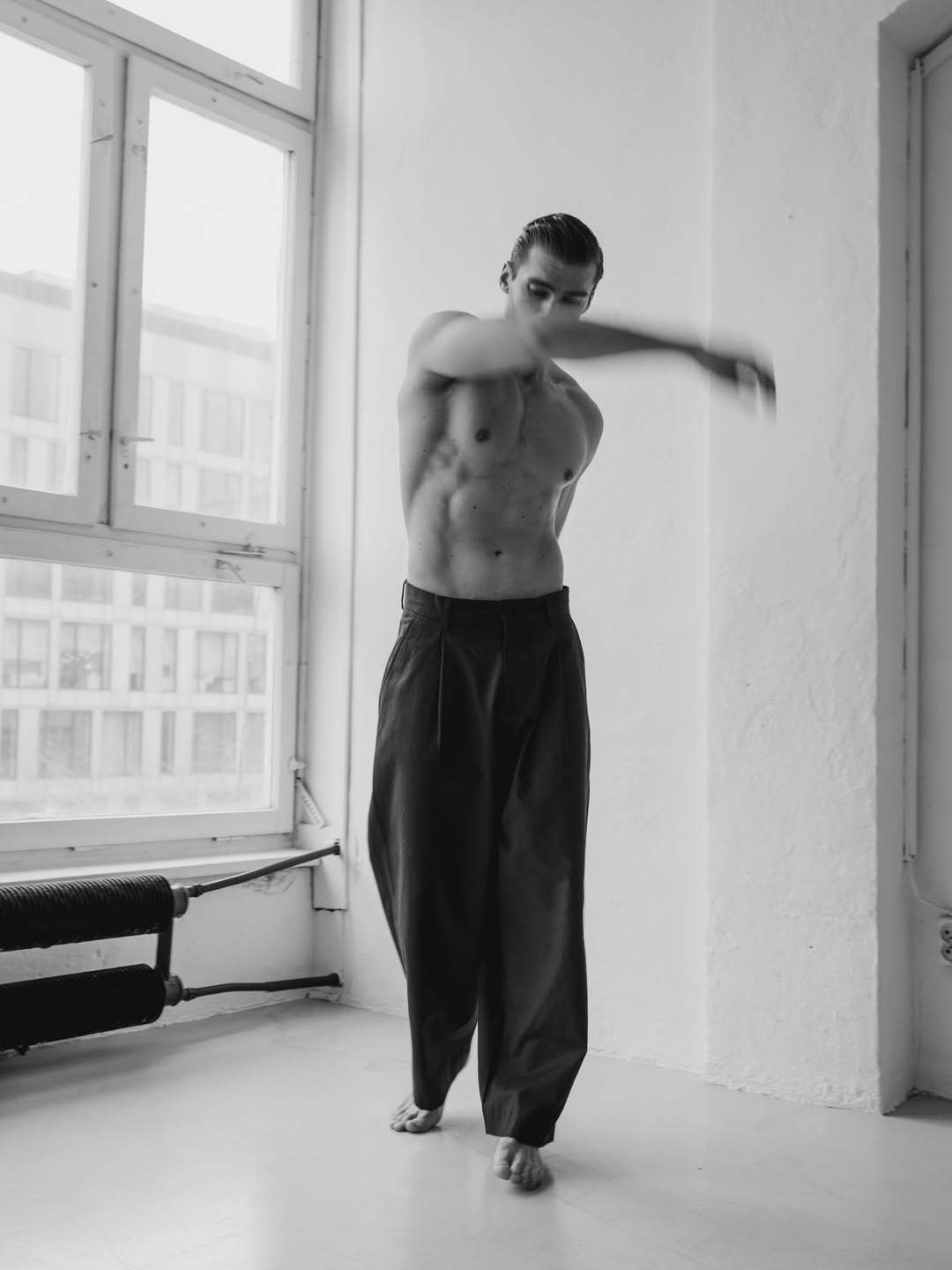 模特: Szymon Główka | 📸摄影师: Kama Stanisz