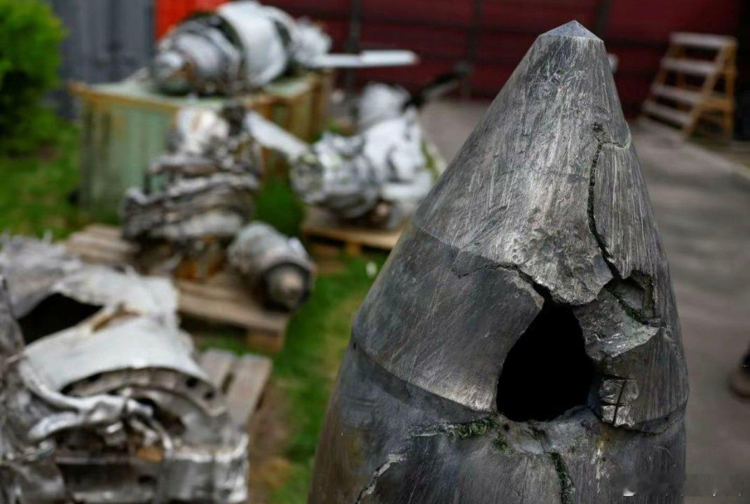 乌军在波兰边境拦截了俄军高超音速“匕首”导弹。泽连斯基称乌战败并入俄不会发生关注