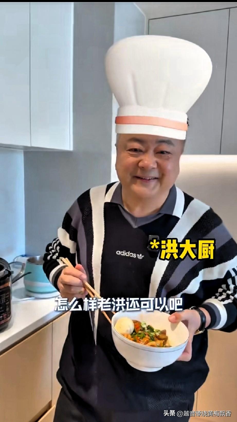 演员洪剑涛在横店拍戏期间，吃够了剧组的盒饭，他就会下市场去买菜，自己给自己做一碗