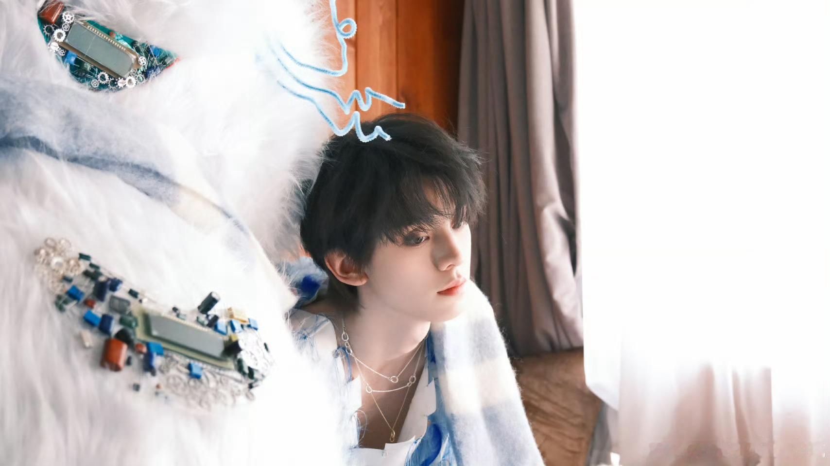 左航19岁独家记忆左航19岁写真左航19岁的独家记忆，生日写真好帅，真不错的 ​