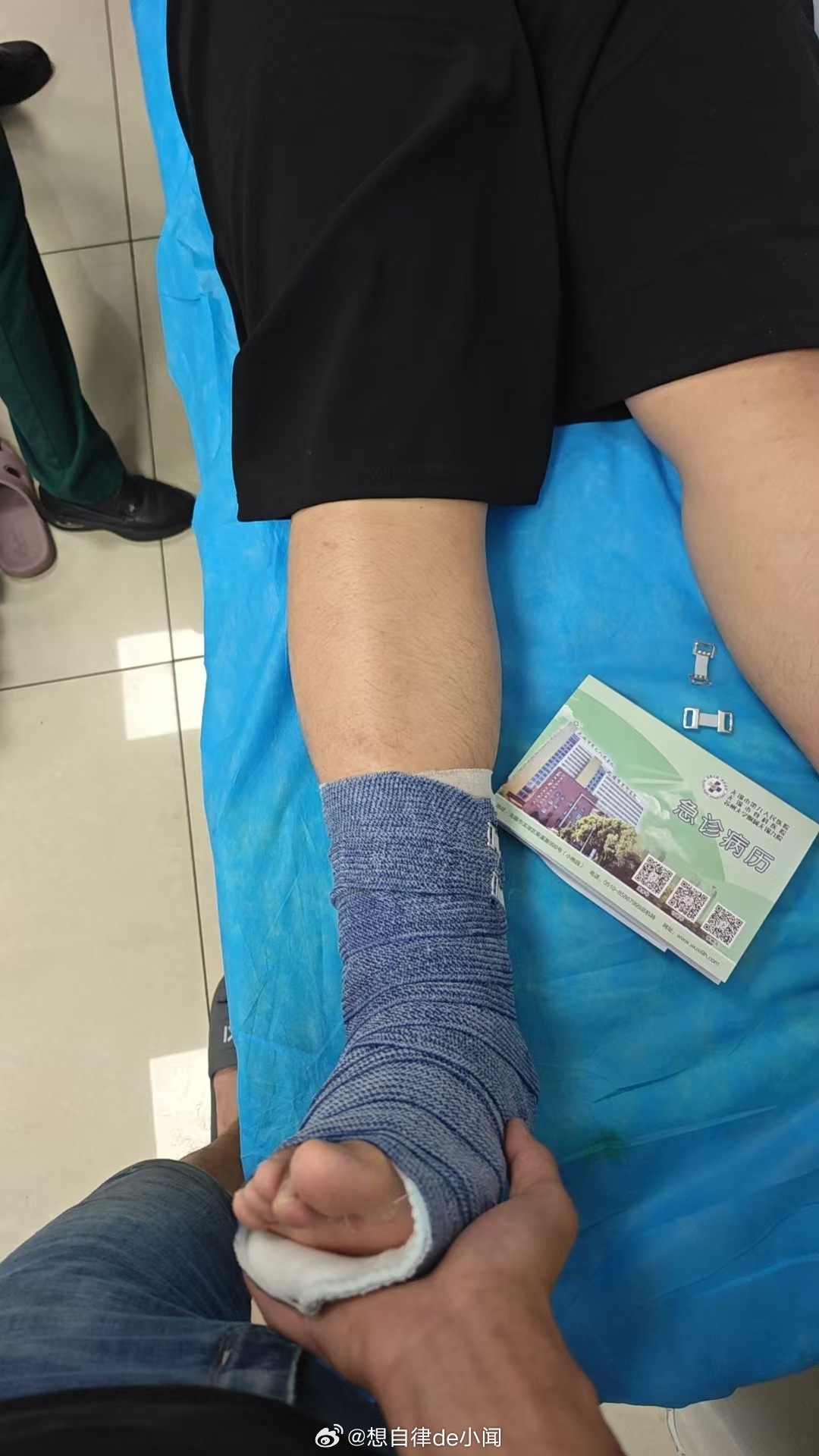今天是个不愉快的周六。👉昨天通知这周临时调休，周六上班。👉早上想买个早饭，结