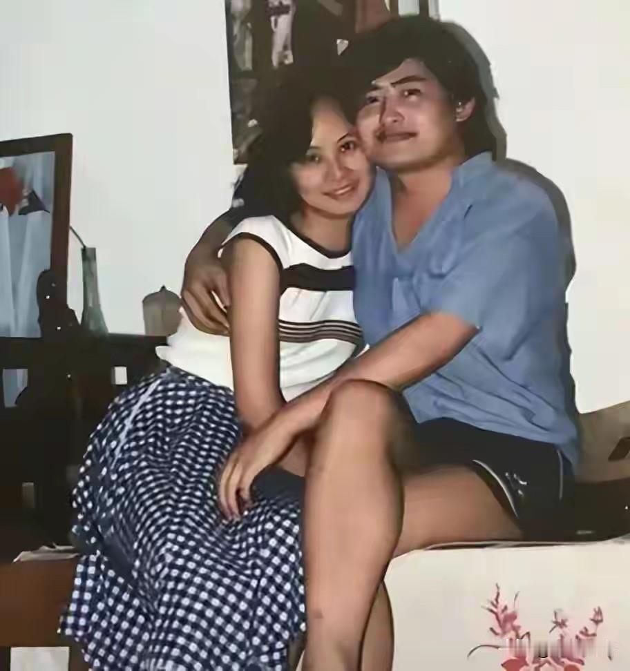 当年卢璐和刘欢的9天闪婚故事，不知道戳中过多少不相信一见钟情的人。
当年卢璐是湖
