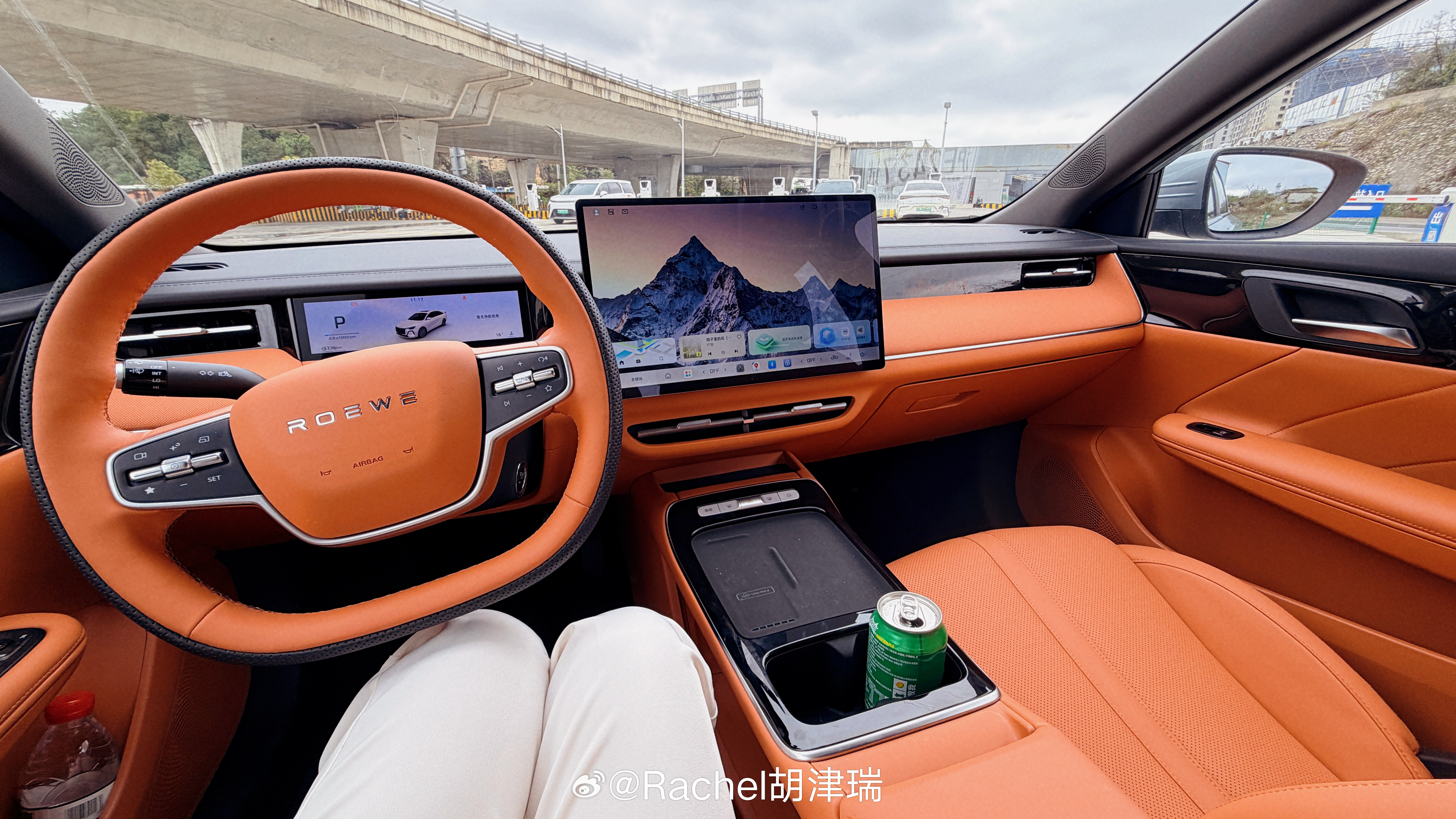 荣威i6居然跟豆包合作了！车机真的会深度思考，跟它聊天像跟人对话一样，而且情商极