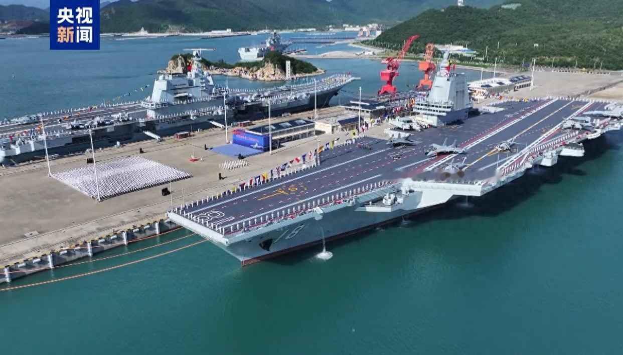 中国第三艘航母海南三亚列装，电磁黑科技首亮相，海军实力将迎质变？

上周五，三亚