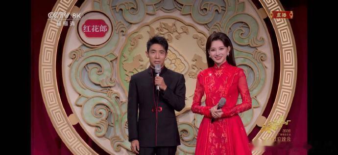 马凡舒口红色号看春晚的时候，注意力全程没从马凡舒嘴上移开。这个色号也太适合她了，