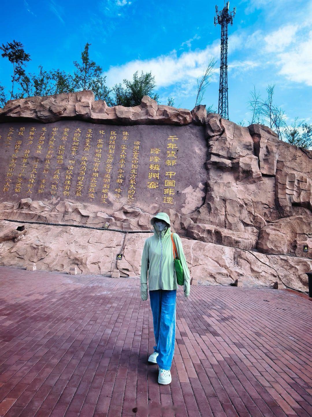 陪我妈到邯郸看我姨姥姥，总结本次出游就是拍了一张完全看不出是谁的游客照然后~市里
