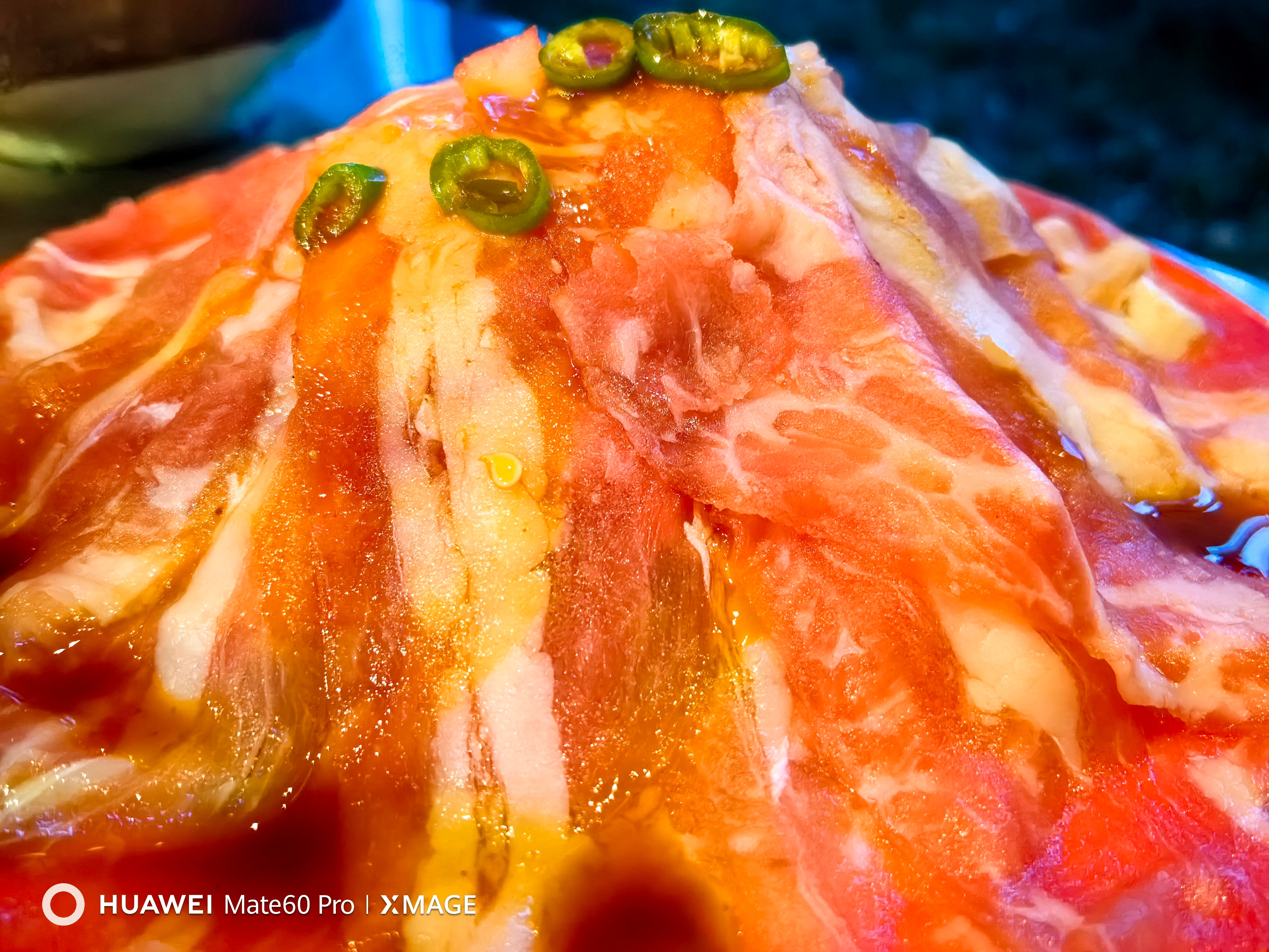 昨晚在成都和业内小朋友吃火锅，当然议一些业内事，最后说项老师，你生活中是一个很儒