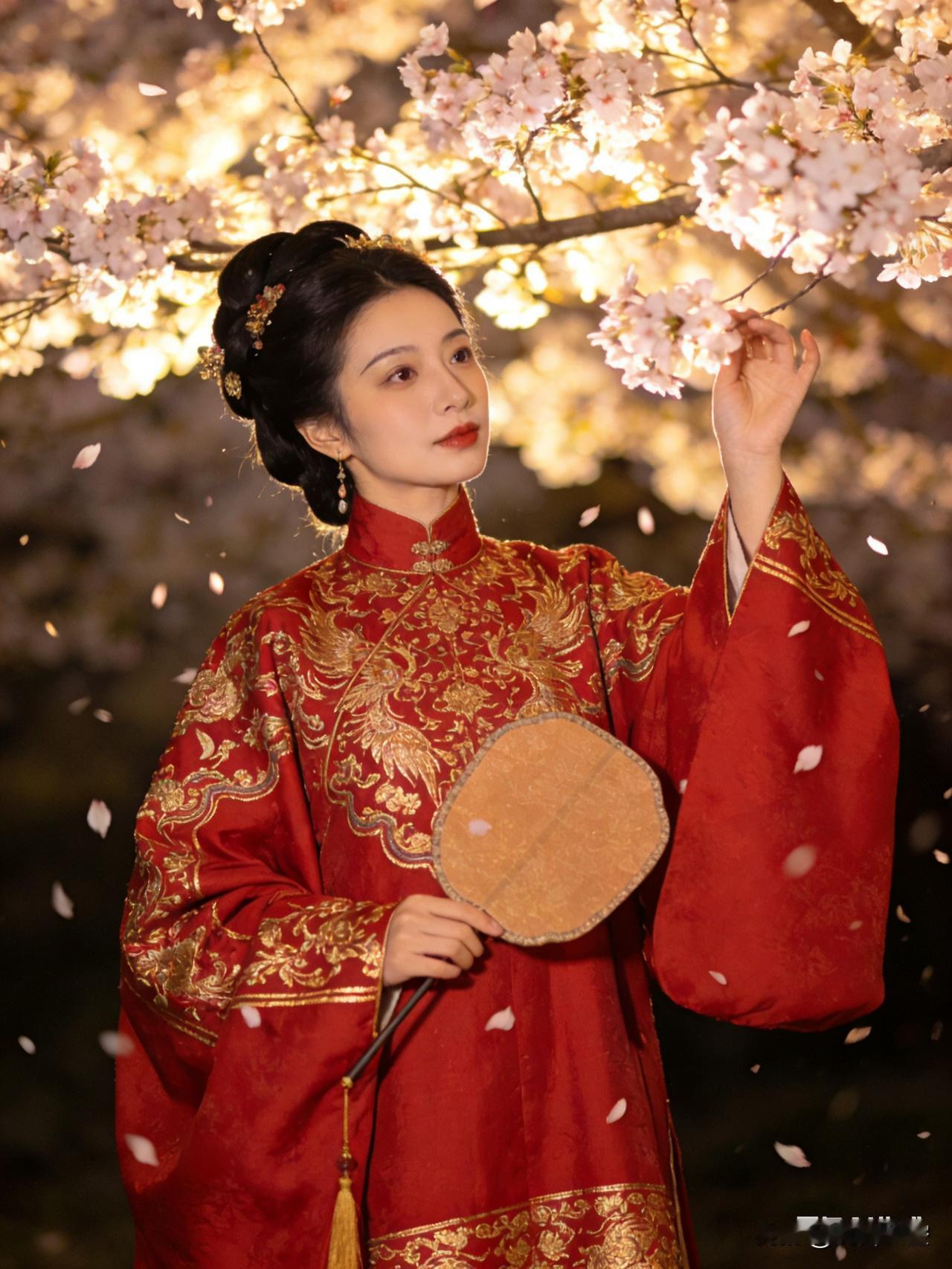 那些高喊“反公知”“争夺话语权”的人，往往连最基本的话语体系都没有，所谓的“争夺