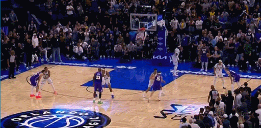 裁判最后没吹班凯罗对詹姆斯的犯规，反而造就了肯纳德的三分绝杀！让我想起了古人的那