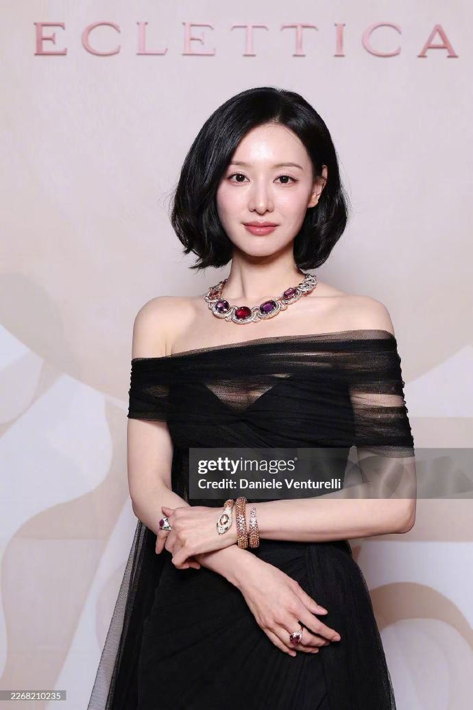 金智媛短发G社生图 金智媛宝格丽短发黑纱裙 金智媛宝格丽短发G社生图 