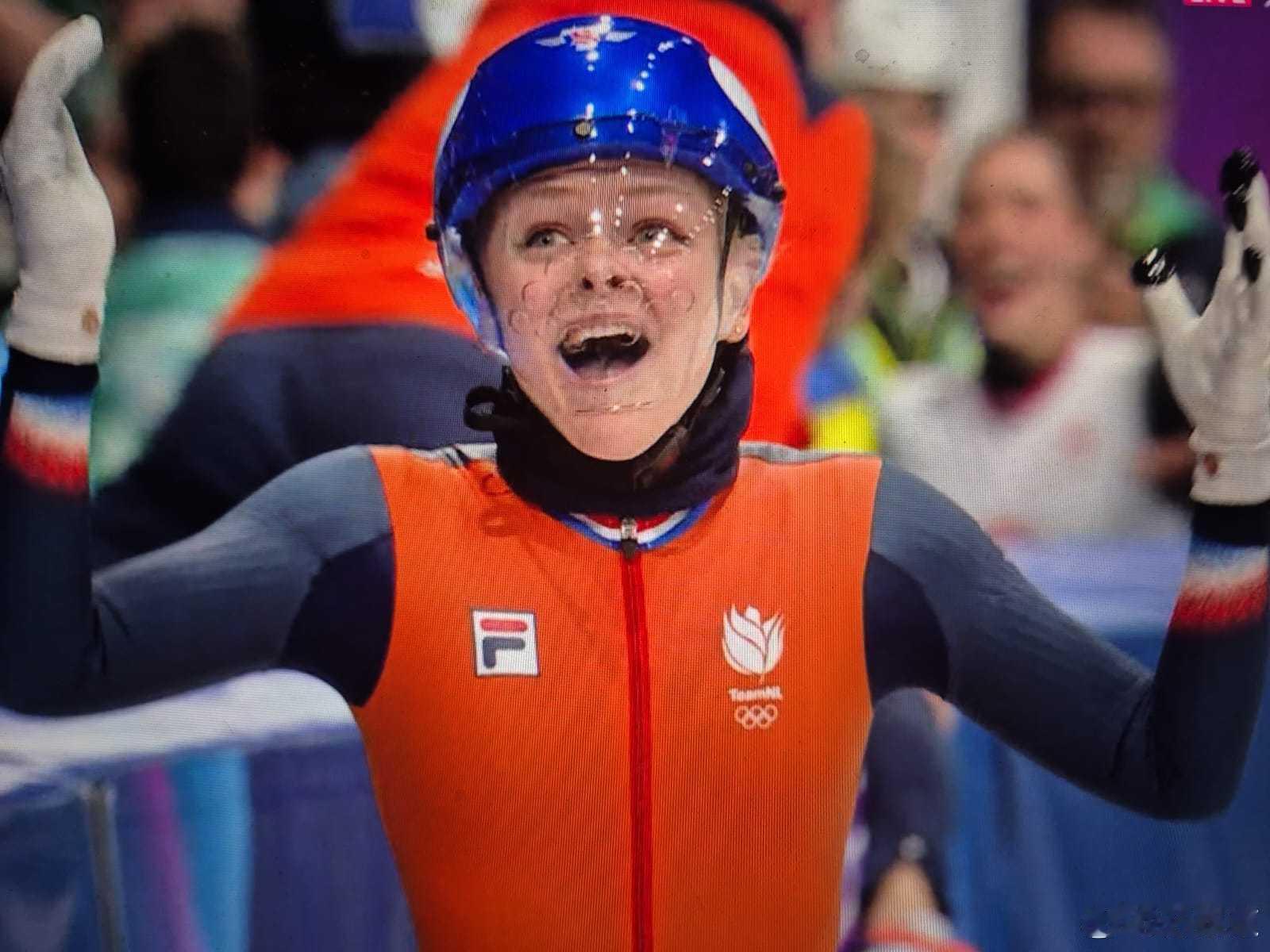 范可新赛后发博冬奥会短道速滑女子500米，对于中国军团来说挺“摔”的……范可新在