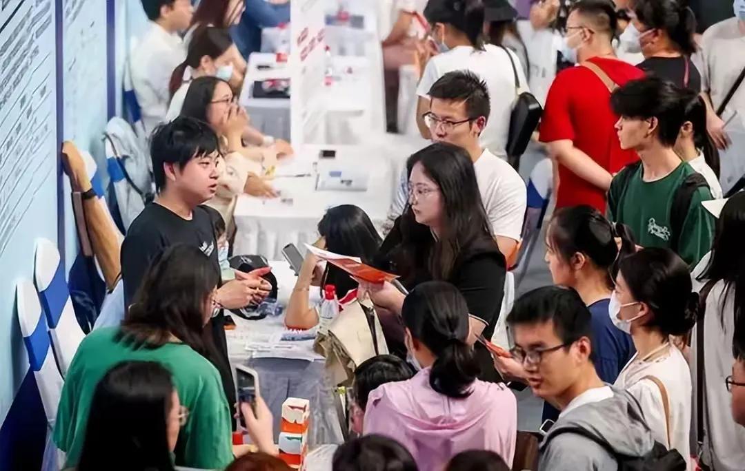中国高级技工缺口2200万，技校却门可罗雀。为何技校无人问津？国人为何对技校心生