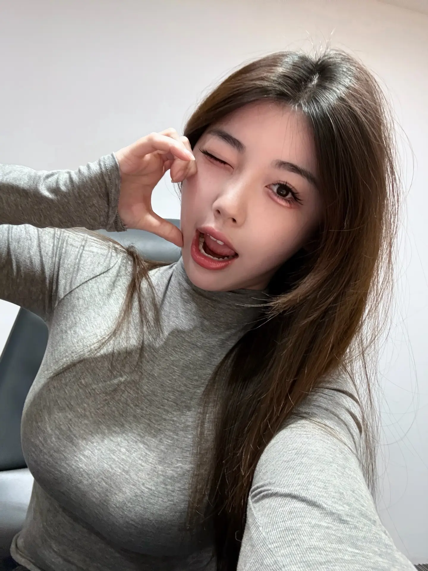 成长是慢慢回到自己。  是一步一步洗刷伤痛， 给自己彻底换个系统， 慢...